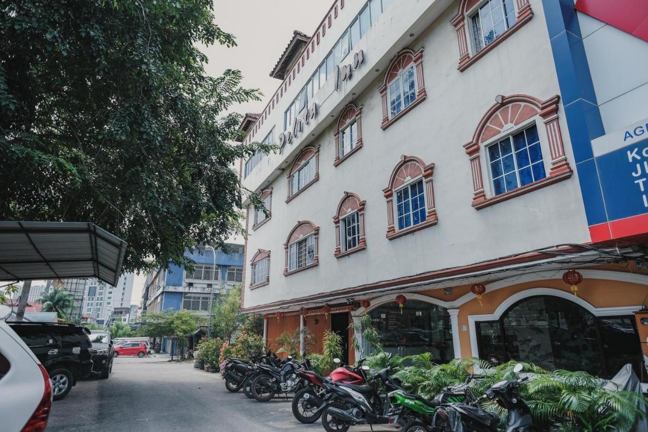 红多兹酒店-近巴淡岛名古屋山购物中心5号 Batam 外观 照片