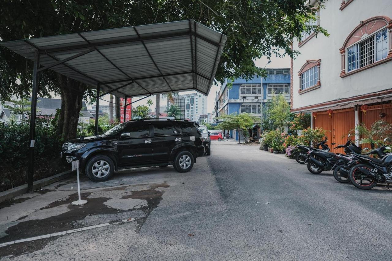 红多兹酒店-近巴淡岛名古屋山购物中心5号 Batam 外观 照片